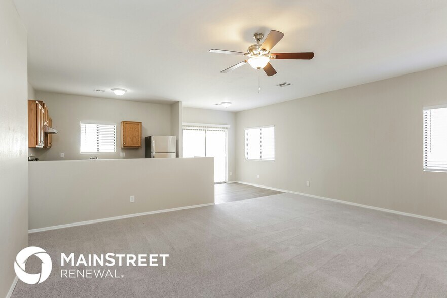 Building Photo - 1016 W Lydia Ln