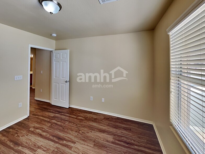 Building Photo - 9318 Aventurine Ct