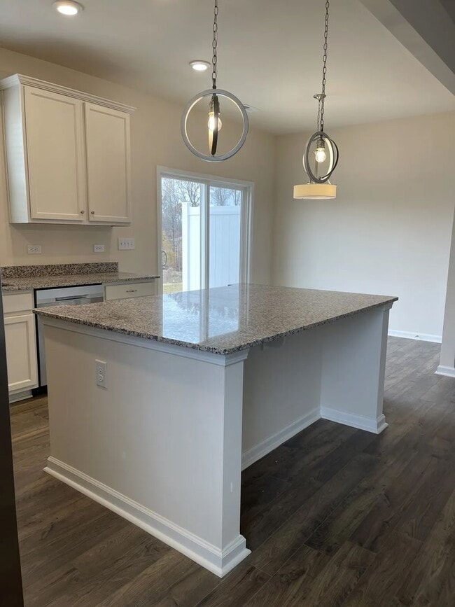 Building Photo - Beautiful 3BR w/ Garage