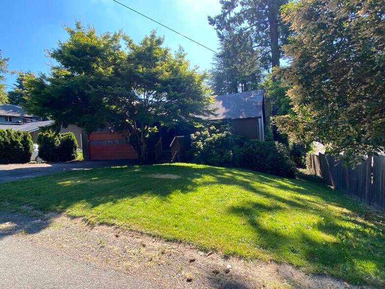Building Photo - 9225 SW 2nd Ave