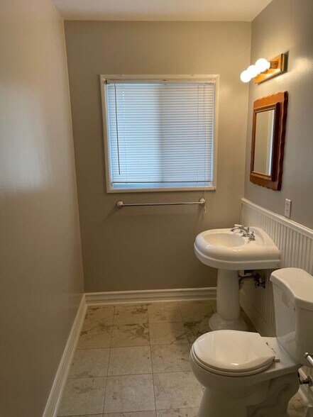 Building Photo - 10513 Grovedale Dr