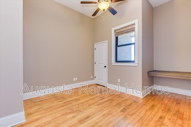 Building Photo - 936 Broad St