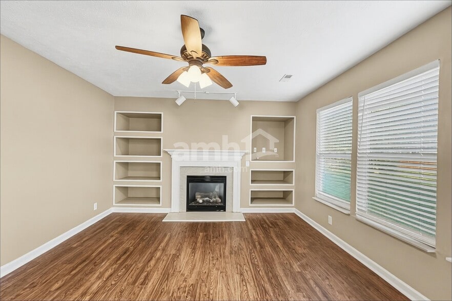 Building Photo - 4060 Longfellow Dr