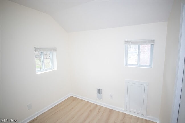 Building Photo - 112 Chestnut St