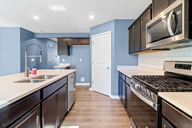 Building Photo - Now Leasing! Comfortable Family Home on Ke...