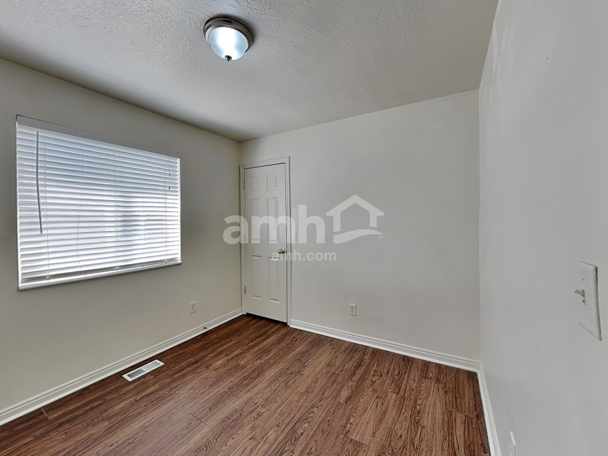 Building Photo - 385 Pommel Dr