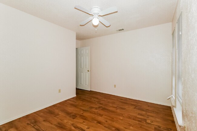 Building Photo - 323 W William Cannon Dr