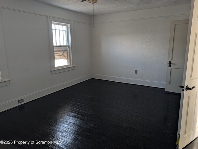 Building Photo - 1733 Bundy St