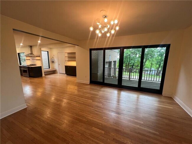 Building Photo - 127 Westland Dr