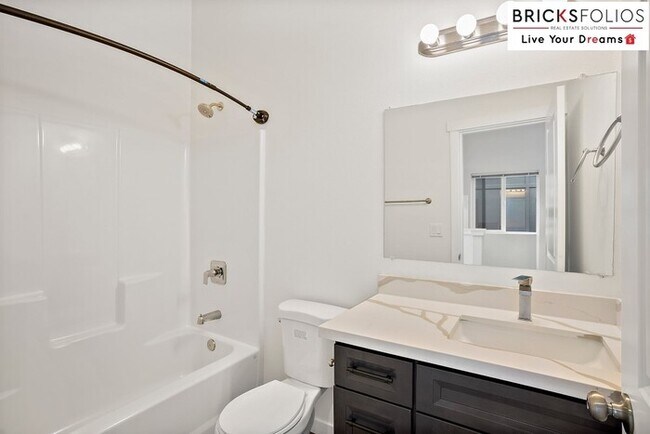 Building Photo - Discover Your Dream Home Near JBLM – No Worries About Vouchers or Deposits!