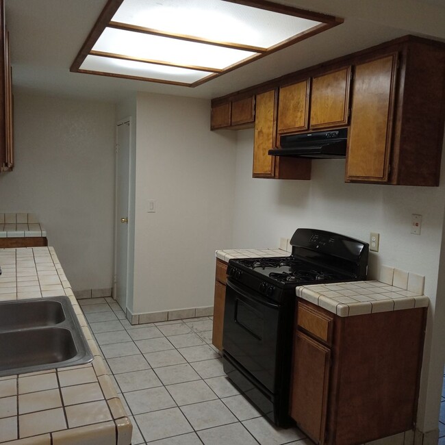 Building Photo - 21640 Brook Dr