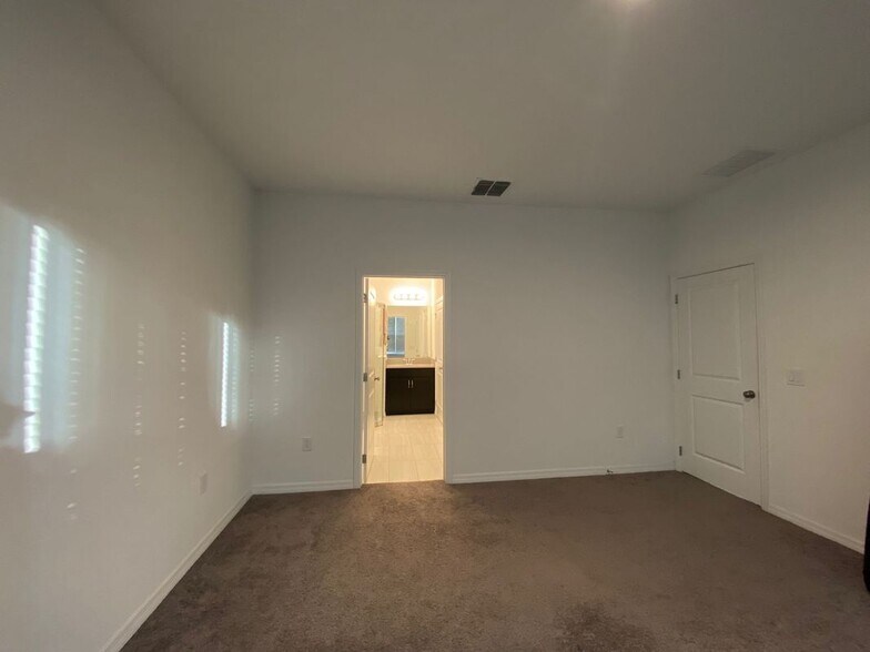 Building Photo - 1470 Lone Feather Trail