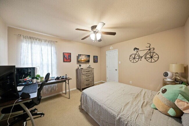 Building Photo - 15206 Redbird Mnr