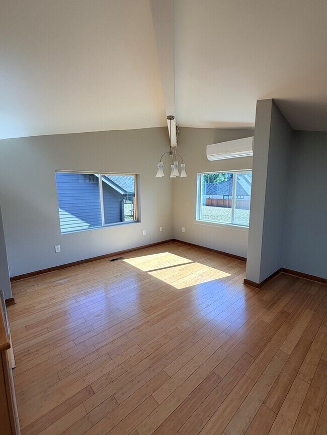 Building Photo - Spacious Home with Office, Studio, Workshop - Endless Possibilities!