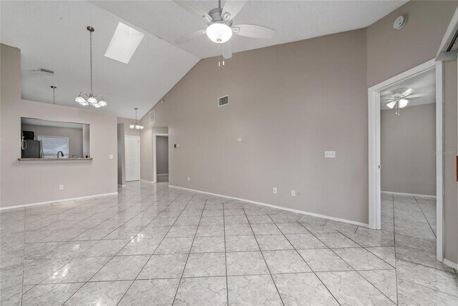 Building Photo - 140 Lakepointe Cir