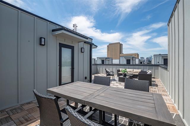 Building Photo - 1423 N Carroll Ave