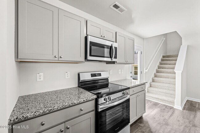 Building Photo - 705 Conductor Ct