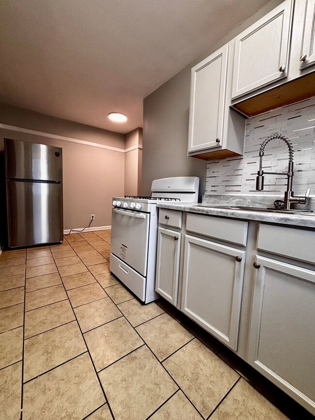 Primary Photo - Cozy & Convenient Studio Apartment in Fair...