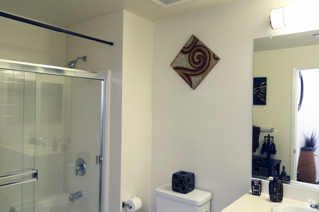 2 Br, 2 Ba-Bathroom - Villa Vincennes Apartments