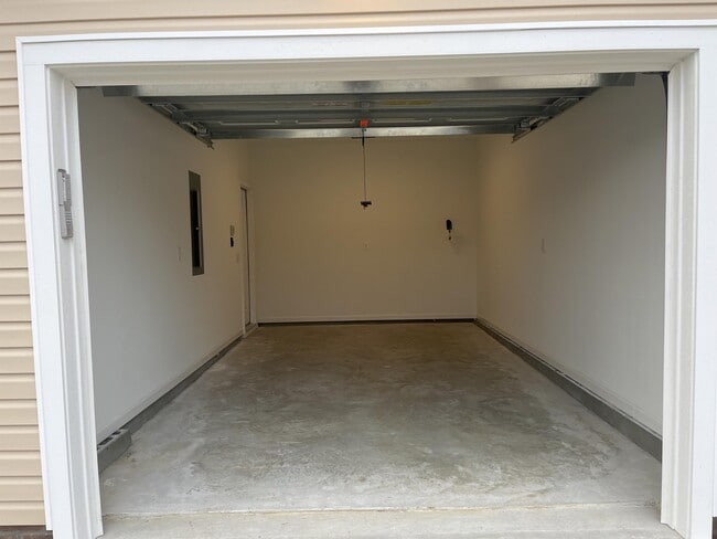 Building Photo - 2015 Briarwood Dr