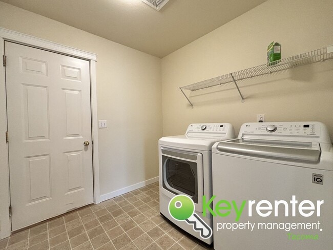 Building Photo - Newly Updated 5-Bedroom Home in Quiet Span...