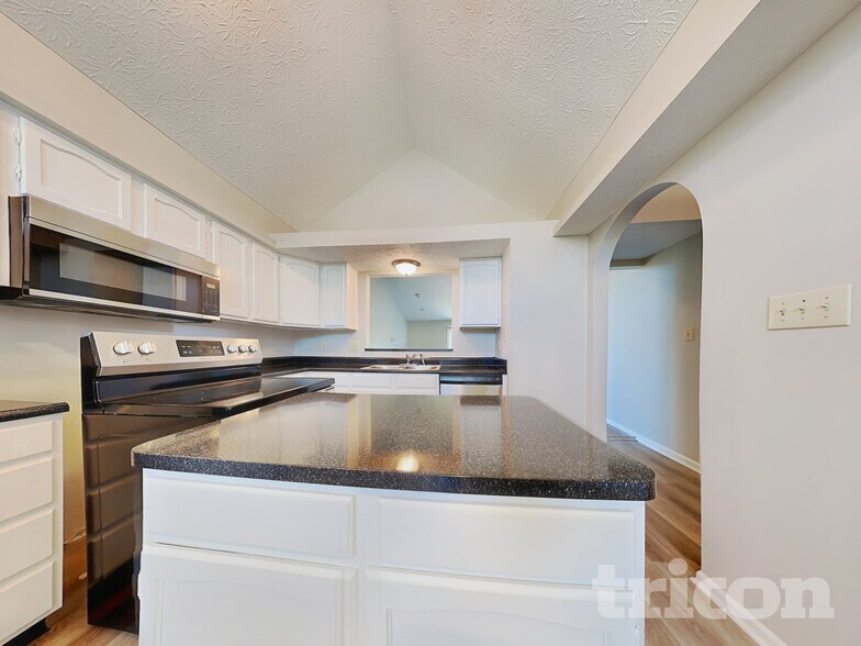 Building Photo - 1224 Stradford Ct