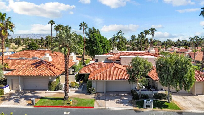 Building Photo - 216 W Kavenish Dr