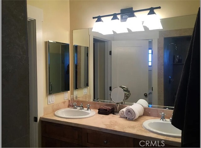 Building Photo - 436 Redwood Dr