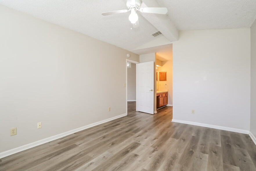 Building Photo - 3183 Olde Sutton Parke Dr