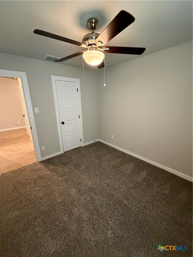 Building Photo - 1100 RIVER WOOD