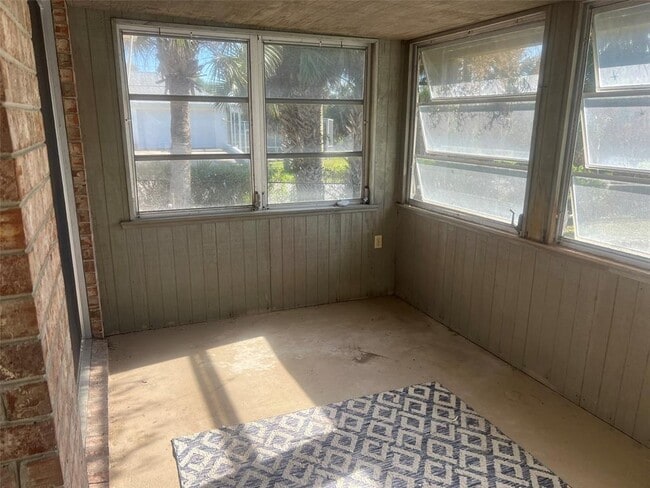 Building Photo - 1742 S Central Ave