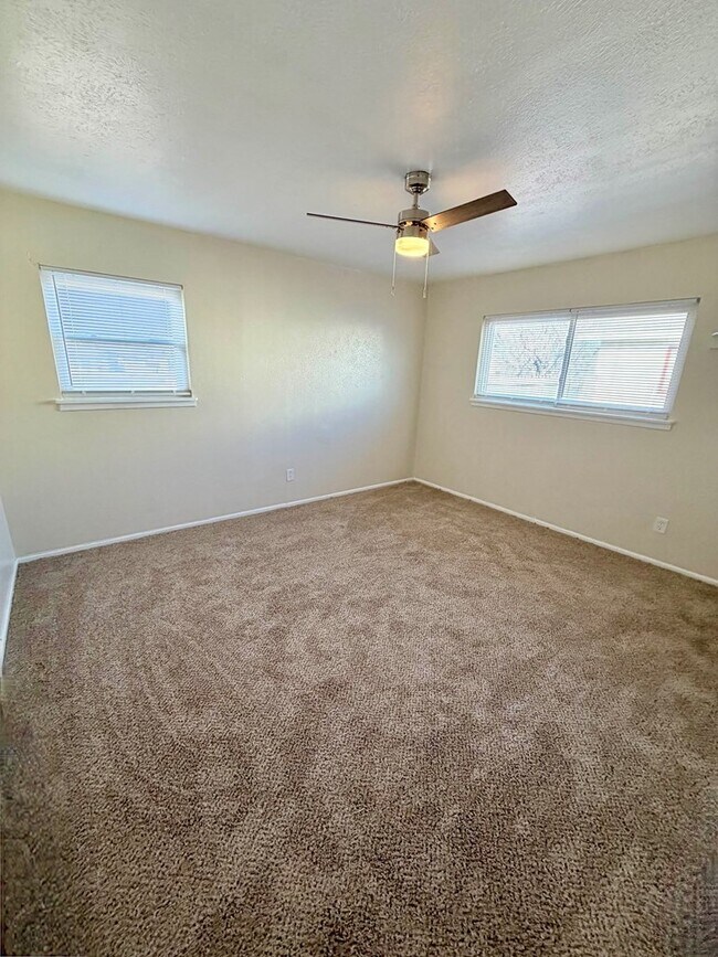 Building Photo - 3701 Spruce Ave