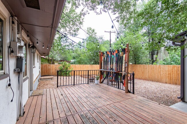 Building Photo - Beautiful 2-Bedroom, 2-Bath Home in Desirable Southwest Colorado Springs!