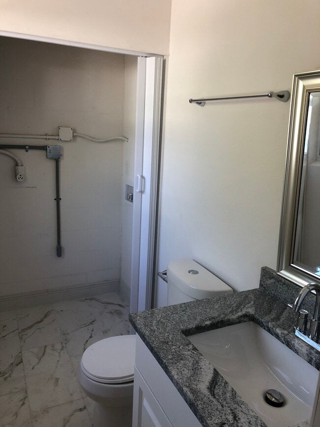 Building Photo - 10410 Azalea Dr