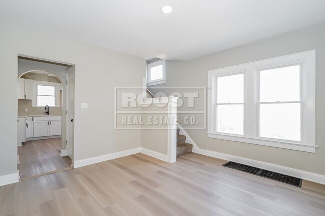 Building Photo - Welcome to this charming 3-bedroom, 1-bathroom house located in the heart of Columbus, OH!