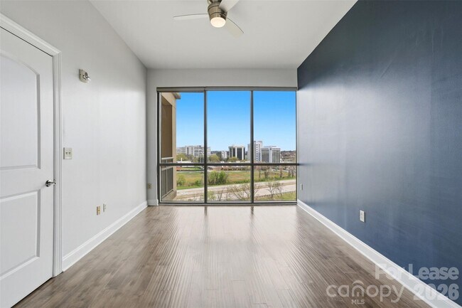 Building Photo - 701 Royal Ct