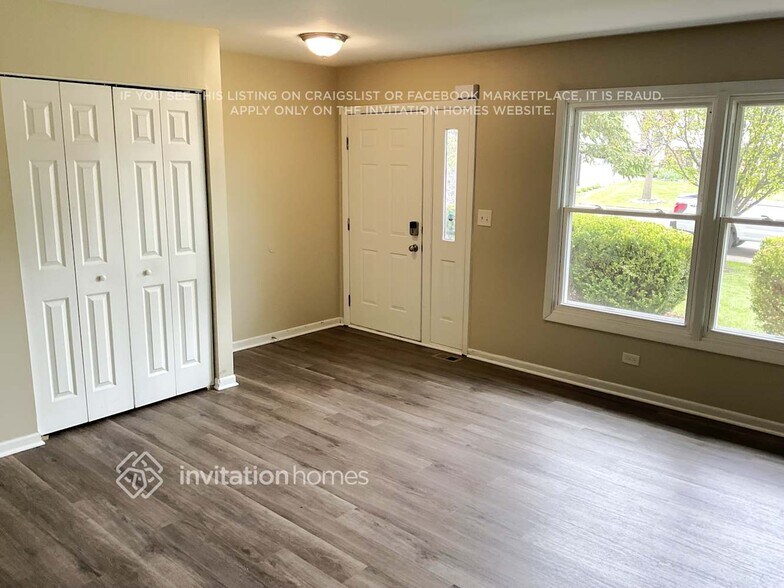 Building Photo - 735 Burr Oak Dr