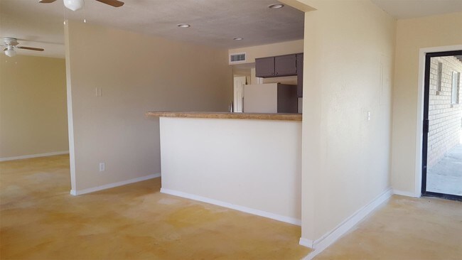 Building Photo - 890 Palo Verde Dr