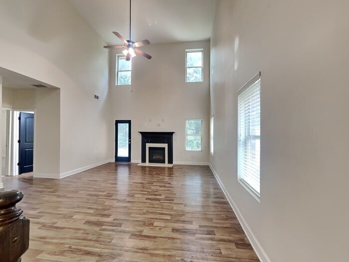 Building Photo - 180 Kubol Dr