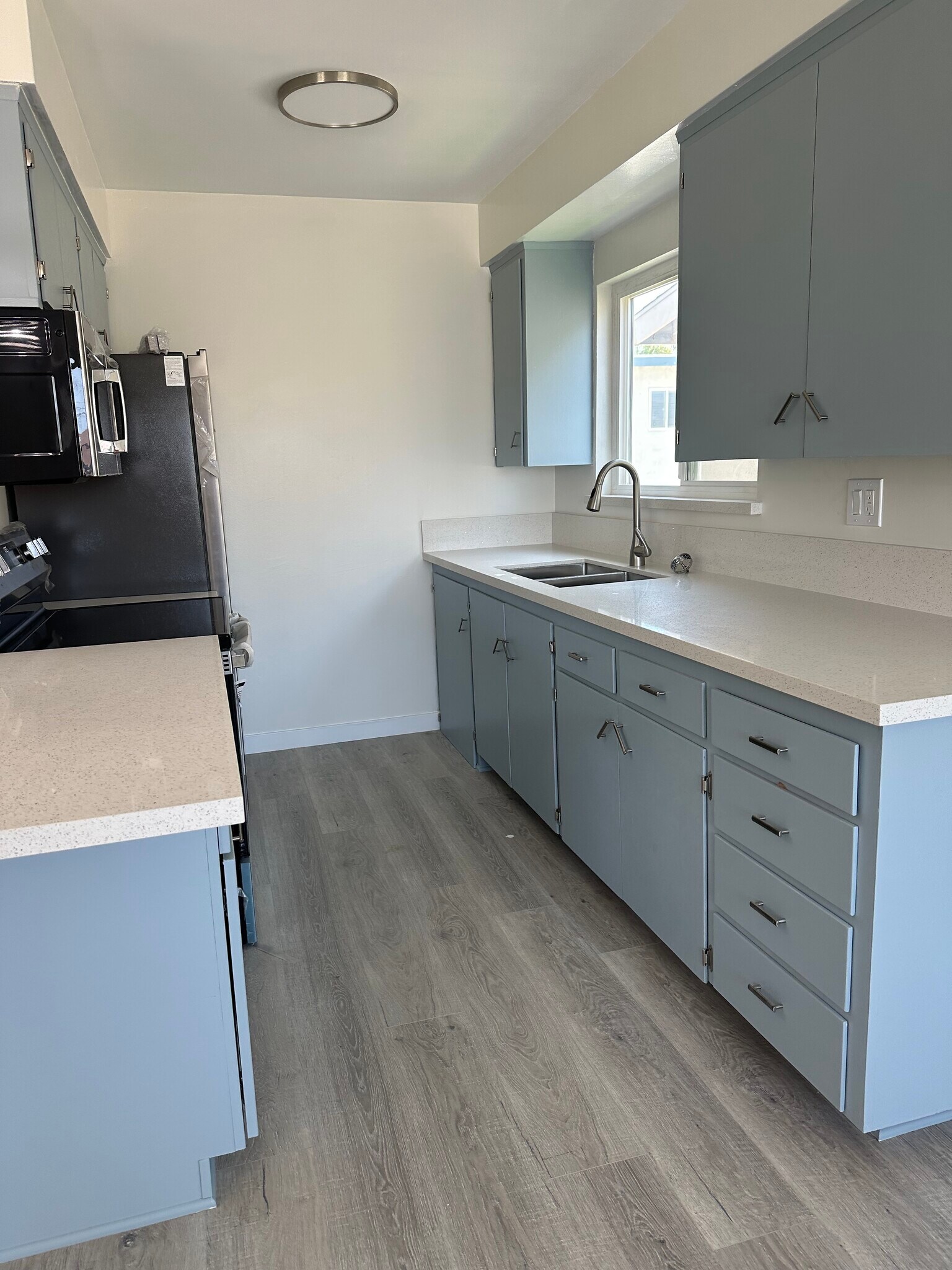 New everything kitchen - 21104 Donora Ave