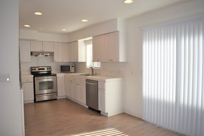 Building Photo - **Coming Soon ** Spacious 4-Bedroom Townho...