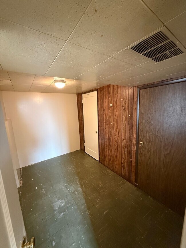 Building Photo - 1270 E Sherman Ave