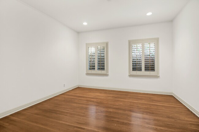 Building Photo - 123 N La Jolla Ave