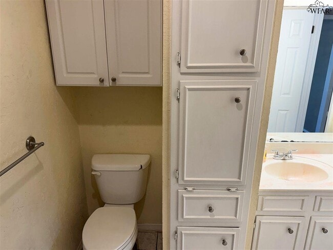 Building Photo - 4614 Trailwood Dr