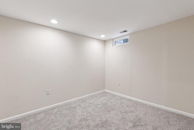Building Photo - 7191 Fairfield Ct