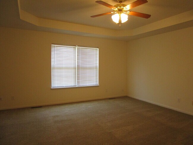 Building Photo - 5004-5006-5006 Betty Jean Way