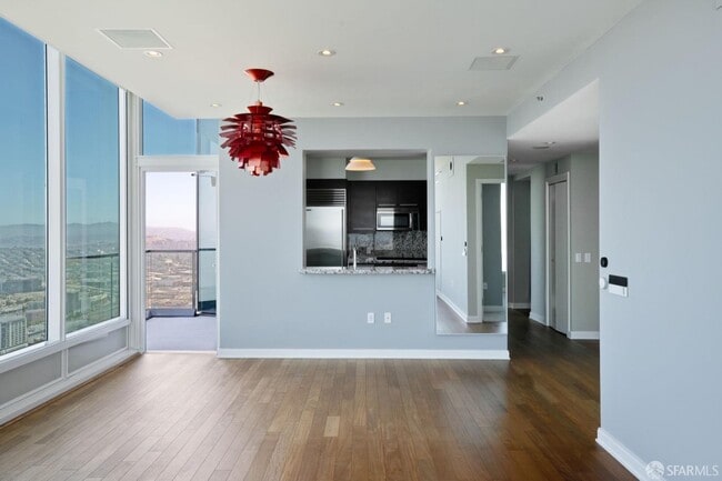 Building Photo - 425 1st St