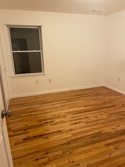 Building Photo - 613 S Park St