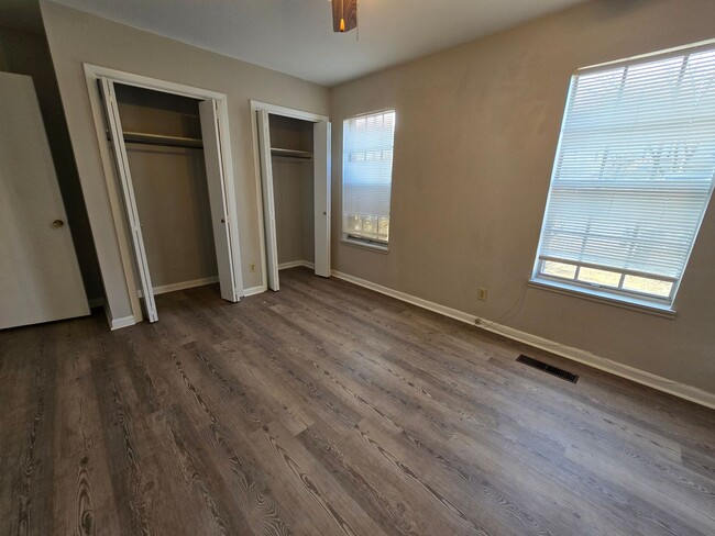 Building Photo - 6408 Bluebird Ln