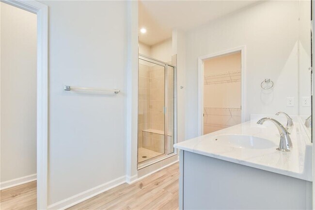 Building Photo - 2350 Whistler Wy NE